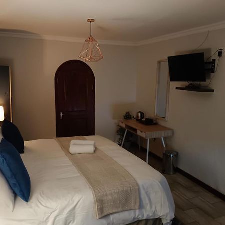 Airport Tower Lodge Kempton Park Exterior photo